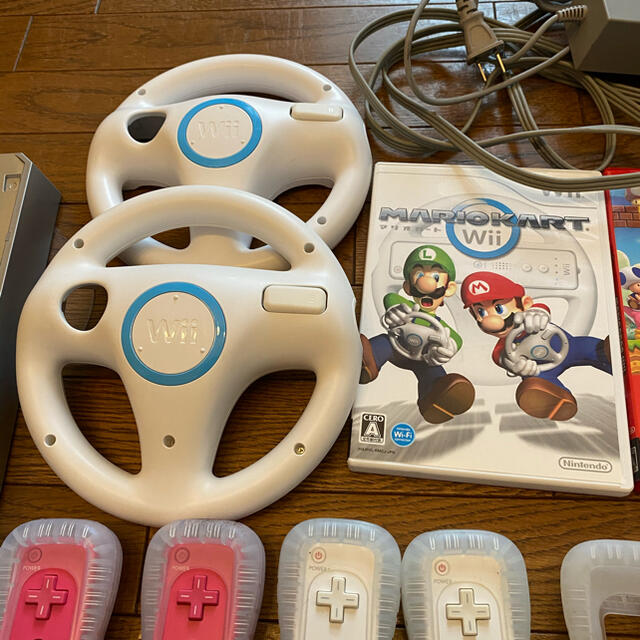 Wii(ウィー)の任天堂nintendo wii 一式 エンタメ/ホビーのゲームソフト/ゲーム機本体(家庭用ゲーム機本体)の商品写真