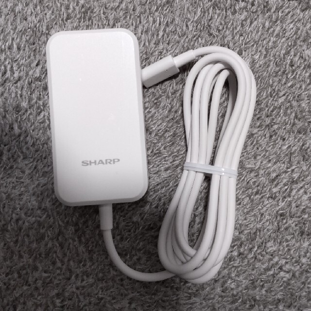 SHARP(シャープ)のSHARP 急速充電器 ACアダプター SH-AC05  スマホ/家電/カメラのスマートフォン/携帯電話(バッテリー/充電器)の商品写真