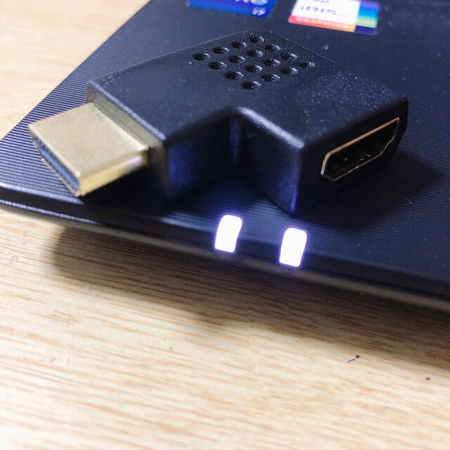 HDMI  L字ハブ　左に付けると奥に配線を流します インテリア/住まい/日用品のオフィス家具(オフィス/パソコンデスク)の商品写真