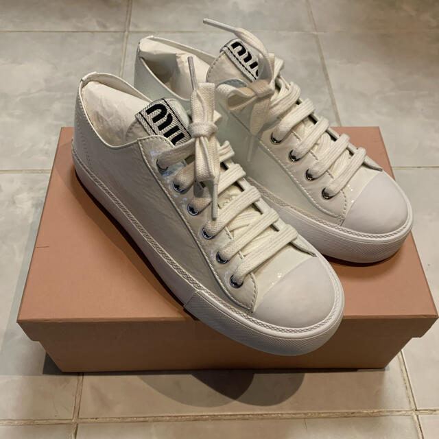 ☆新品☆miu miu(ミュウミュウ)スニーカー白ホワイト定価97,900円
