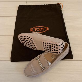 トッズ(TOD'S)の最終TOD'S   新品ピンクベージュ　35(ローファー/革靴)