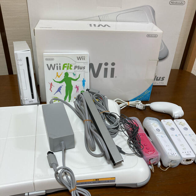 家庭用ゲーム機本体Wiiフィットプラス　Wii本体セット　ダイエット