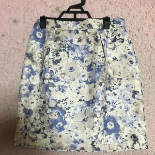 ジルバイジルスチュアート(JILL by JILLSTUART)のレトロ花柄タイトスカート(ミニスカート)