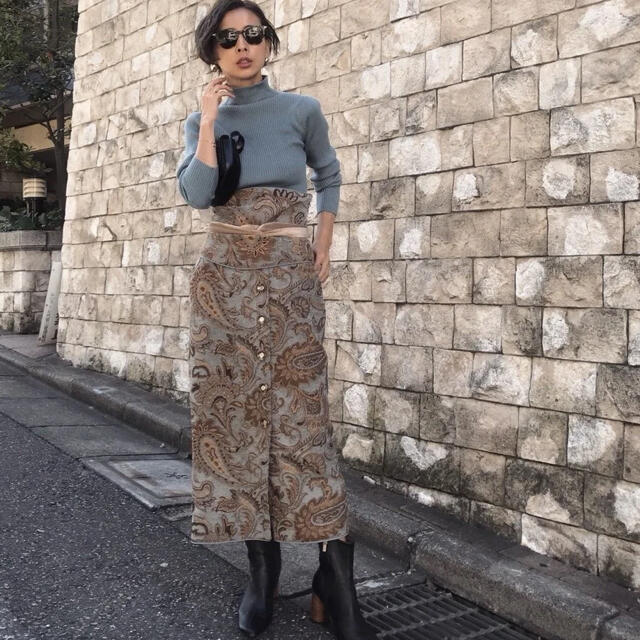 Ameri VINTAGE(アメリヴィンテージ)のameri VINTGE paisley rug skirt  レディースのスカート(ロングスカート)の商品写真