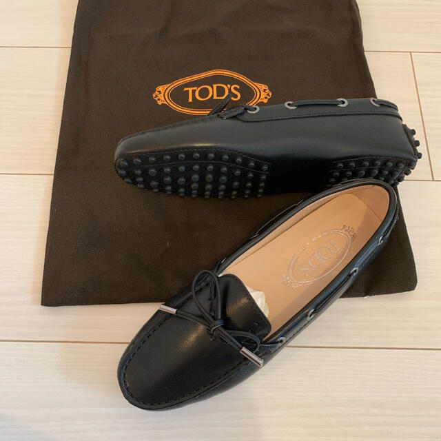 TOD'S(トッズ)の最終TOD’S  新品ドライビングシューズ35ハーフ レディースの靴/シューズ(ローファー/革靴)の商品写真