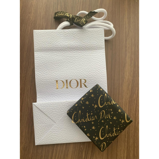 Dior サンククルールクチュール689 アイシャドウ