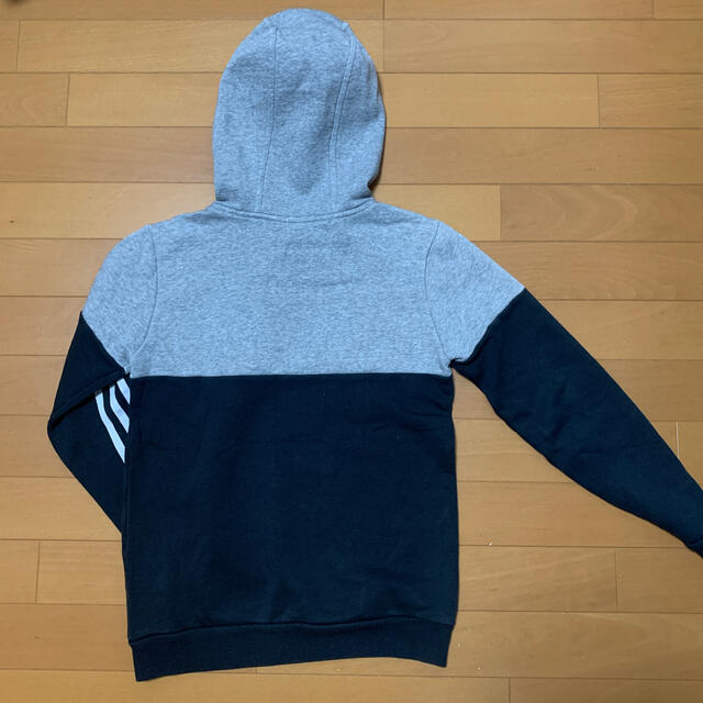 adidas(アディダス)のアディダス スウェットパーカー キッズ/ベビー/マタニティのキッズ服男の子用(90cm~)(その他)の商品写真