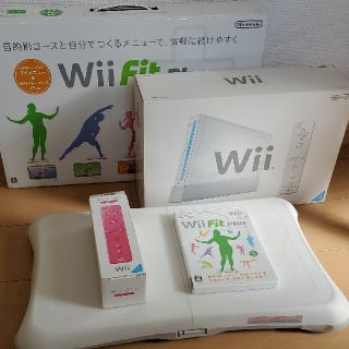 ウィー(Wii)のWii本体 + Wii Fit Plus バランスWiiボードセット(家庭用ゲーム機本体)