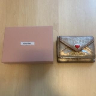 ミュウミュウ(miumiu)のmiumiu 三つ折り　ミニ財布(財布)