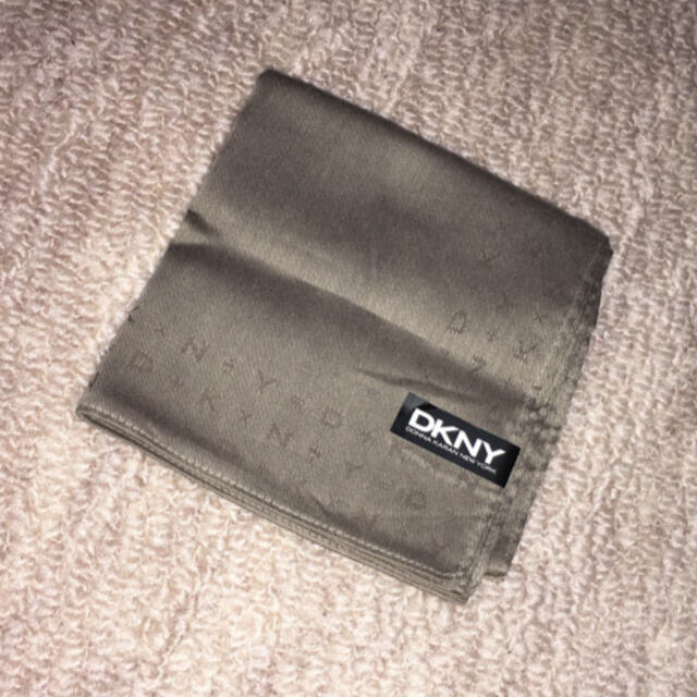DKNY(ダナキャランニューヨーク)の最終値下げ❗️［新品・未使用］DKNYハンカチ 2枚セット メンズのファッション小物(ハンカチ/ポケットチーフ)の商品写真