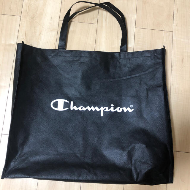 Champion(チャンピオン)のchampion 折り畳みアウトドアチェア インテリア/住まい/日用品の椅子/チェア(折り畳みイス)の商品写真