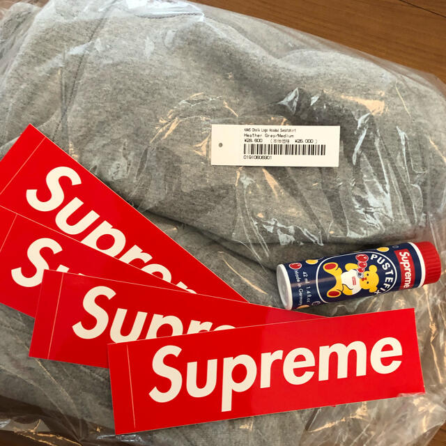 【値引き中】ステッカー4枚付　Supreme KAWS Chalk Logo