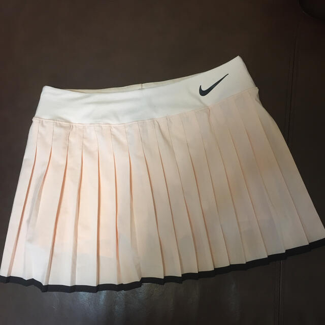 NIKE(ナイキ)のナイキテニスウエアスコート　美品 スポーツ/アウトドアのテニス(ウェア)の商品写真