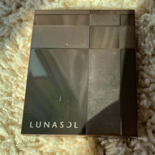 LUNASOL(ルナソル)のルナソル フェザリースモーキーアイズ02 コスメ/美容のベースメイク/化粧品(アイシャドウ)の商品写真