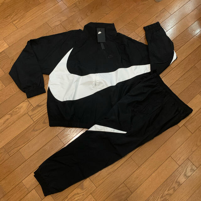 ジャケット/アウターNIKE ビッグスウッシュ　ウーブンセットアップ　黒白