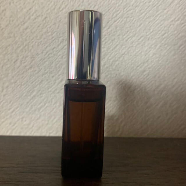 AUX PARADIS(オゥパラディ)のAUX PARADIS オスマンサス (Osmanthus) 15ml コスメ/美容の香水(香水(女性用))の商品写真