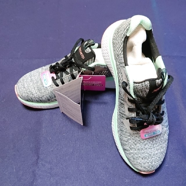 SKECHERS(スケッチャーズ)のスケッチャーズ メモリーフォーム 24.0 レディースの靴/シューズ(スニーカー)の商品写真