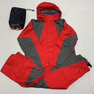 ザノースフェイス(THE NORTH FACE)の収納袋付！ノースフェイス ゴアテックス レインウェア レッド グレー 上下セット(登山用品)