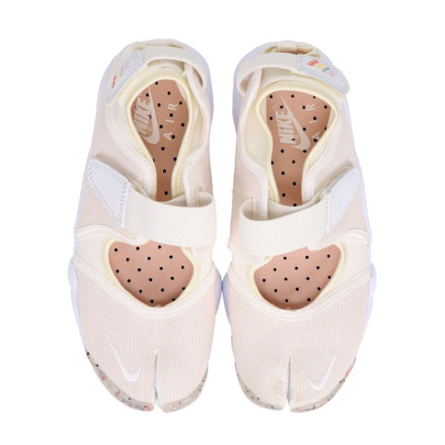 NIKE(ナイキ)のNIKE AIR RIFT BEIGE ナイキ エアリフト 25 2021 足袋 レディースの靴/シューズ(スニーカー)の商品写真