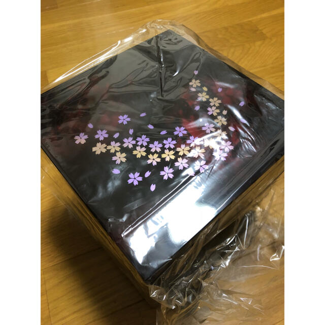 キッチン/食器 【新品未使用】 紀州塗り 三段重箱 漏れ防止蓋付き 桜柄