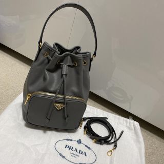 新品 百貨店購入 プラダ チェーンショルダー バッグ クラッチ ブラック×レッド