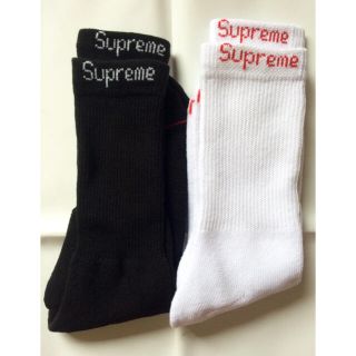 シュプリーム(Supreme)の新品 送料込 白 黒 ２組セットSupreme Hanes Crew socks(ソックス)