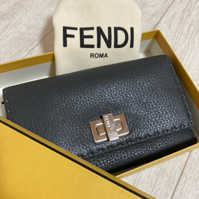 最終値下げ！FENDI ピーカブー ミニ財布