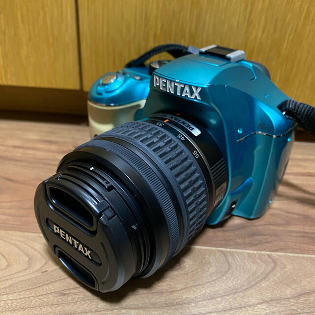 PENTAX(ペンタックス)の中古美品　PENTAX K−X レンズキット LIGHTGREEN/WHITE スマホ/家電/カメラのカメラ(デジタル一眼)の商品写真