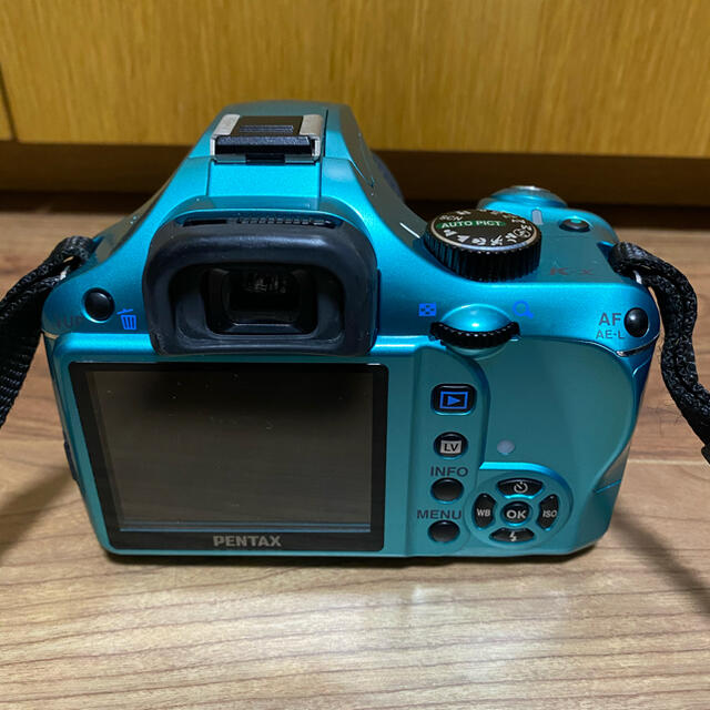 PENTAX(ペンタックス)の中古美品　PENTAX K−X レンズキット LIGHTGREEN/WHITE スマホ/家電/カメラのカメラ(デジタル一眼)の商品写真