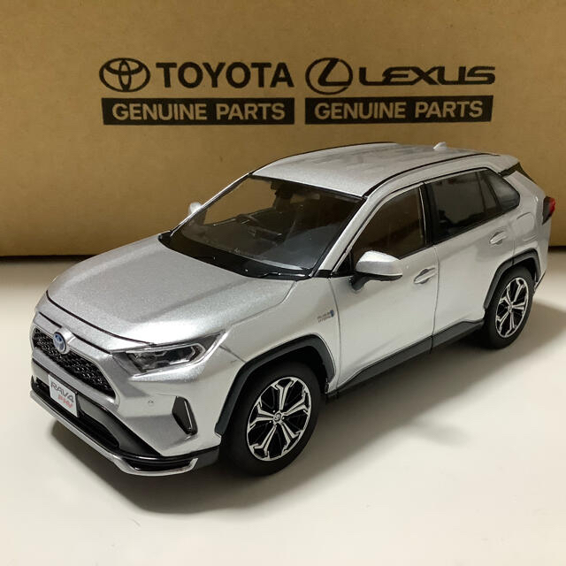 銀様専用！底値！トヨタ新型RAV4 PHVミニカー2台 | フリマアプリ ラクマ