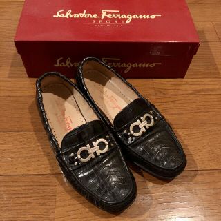 フェラガモ(Ferragamo)のフェラガモ ローファー 黒 37Ｄ(ローファー/革靴)