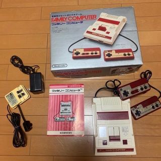 ファミリーコンピュータ(ファミリーコンピュータ)のファミコン一式　箱付き❸(家庭用ゲーム機本体)