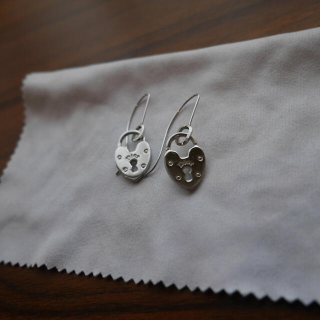 Dior ハート鍵穴 ピアス
