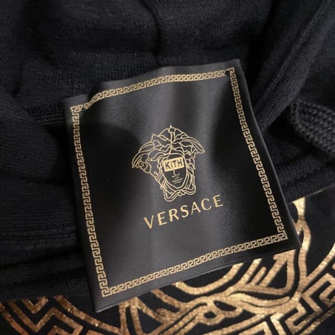 VERSACE - *激レアVersace KITH コラボ 黒パーカー Sサイズ*の VERSACE - *激レアVersace KITH コラボ 黒パーカー Sサイズ*の