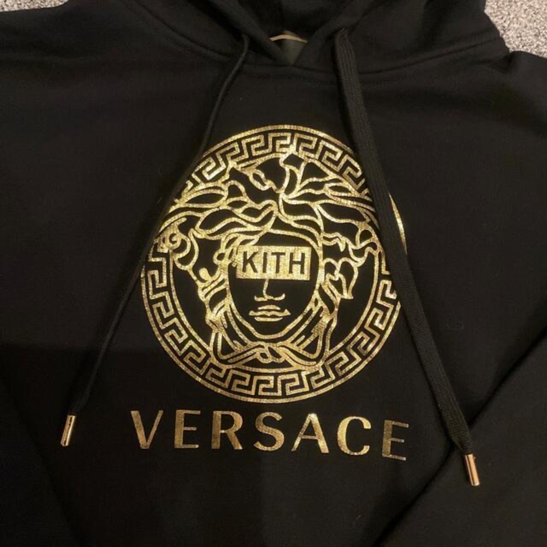 VERSACE - *激レアVersace KITH コラボ 黒パーカー Sサイズ*の VERSACE - *激レアVersace KITH コラボ 黒パーカー Sサイズ*の