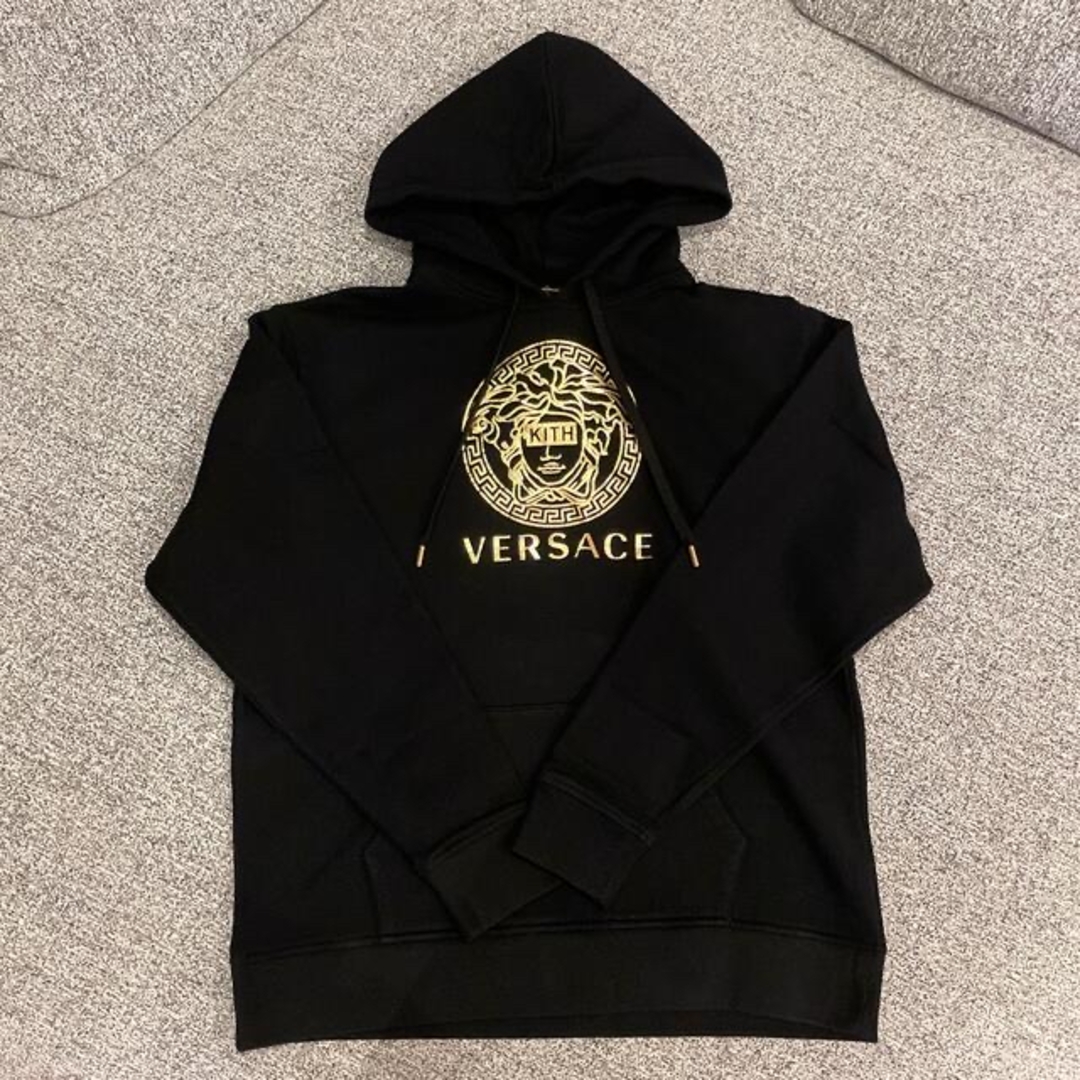 VERSACE - *激レアVersace KITH コラボ 黒パーカー Sサイズ*の VERSACE - *激レアVersace KITH コラボ 黒パーカー Sサイズ*の