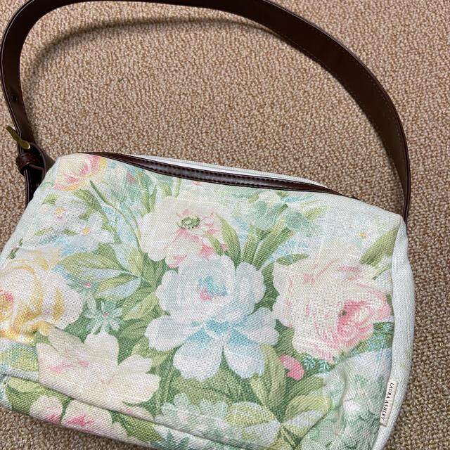 LAURA ASHLEY(ローラアシュレイ)のローラアシュレイ　ハンドバッグ レディースのバッグ(ハンドバッグ)の商品写真