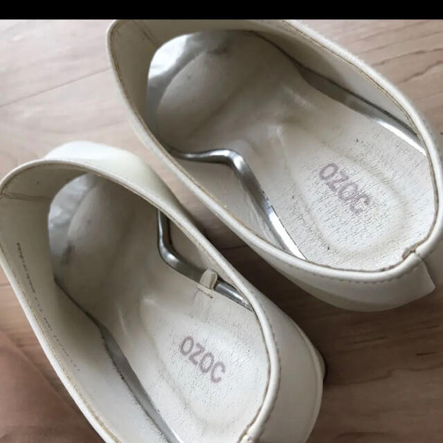 OZOC(オゾック)のサンダル　白　オープントゥ レディースの靴/シューズ(サンダル)の商品写真