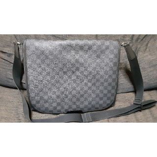 ルイヴィトン(LOUIS VUITTON)のルイヴィトン ダミエ グラフィット ダニエル 斜め掛けバッグ  被せ部分張替え済(ショルダーバッグ)