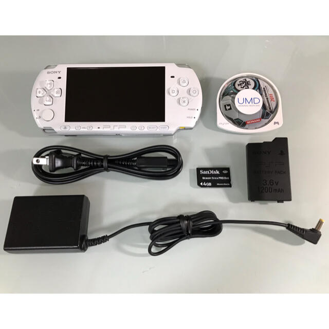PlayStation Portable(プレイステーションポータブル)のPSP-3000  パールホワイト エンタメ/ホビーのゲームソフト/ゲーム機本体(携帯用ゲーム機本体)の商品写真