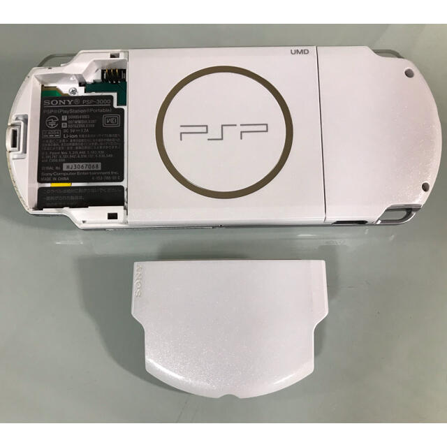 PlayStation Portable(プレイステーションポータブル)のPSP-3000  パールホワイト エンタメ/ホビーのゲームソフト/ゲーム機本体(携帯用ゲーム機本体)の商品写真