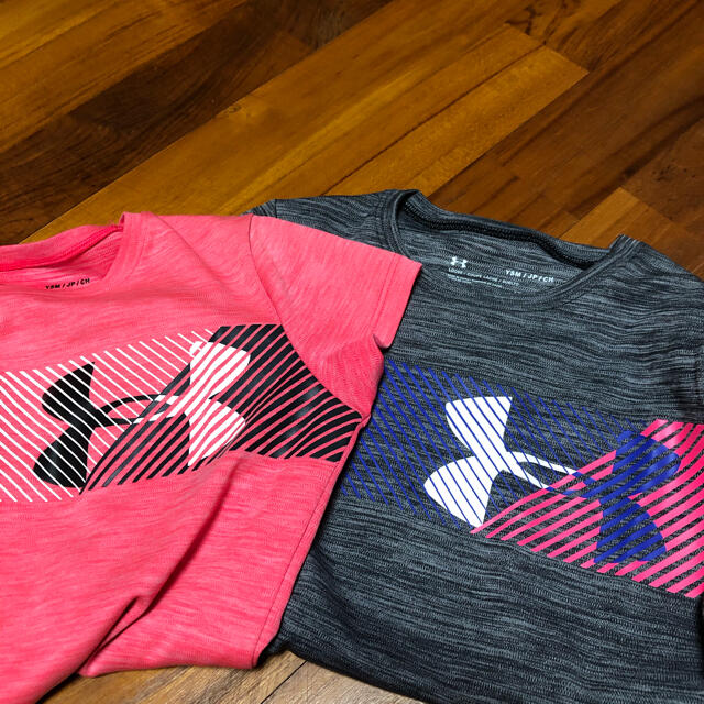 UNDER ARMOUR(アンダーアーマー)のキッズ　トップス キッズ/ベビー/マタニティのキッズ服女の子用(90cm~)(Tシャツ/カットソー)の商品写真