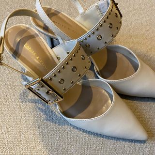 チャールズアンドキース(Charles and Keith)のチャールズアンドキース　スタッズ スリングバックヒール　(ハイヒール/パンプス)