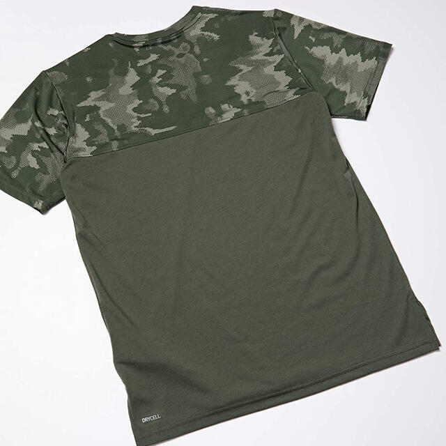 PUMA(プーマ)のPUMA プーマ トレーニング半袖Tシャツ AOPベント カーキ メンズM 新品 スポーツ/アウトドアのテニス(ウェア)の商品写真