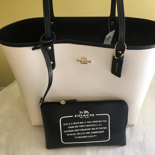 COACH - コーチ新品 ポーチ付リバーシブル トート black&whiteの通販 ...