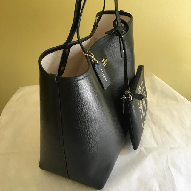 コーチ新品 ポーチ付リバーシブル トート black&white