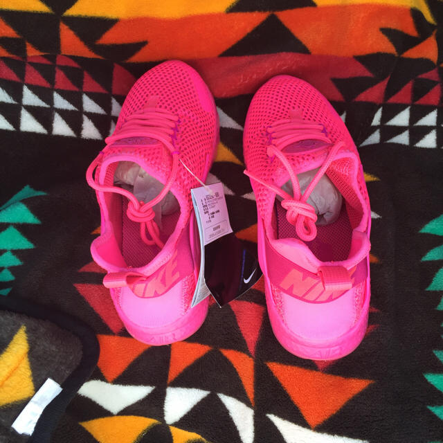 NIKE(ナイキ)のナイキ ウィメンズ エアハラチ ピンク レディースの靴/シューズ(スニーカー)の商品写真