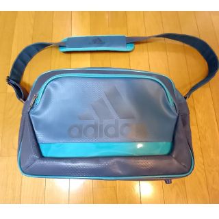 アディダス(adidas)の【中古】addidas エナメルショルダーバック Mサイズ(ショルダーバッグ)