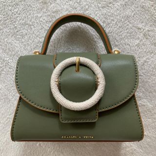 チャールズアンドキース(Charles and Keith)の{美品}CHARLES & KEITH ウーベンバックルトップハンドルバッグ(ショルダーバッグ)