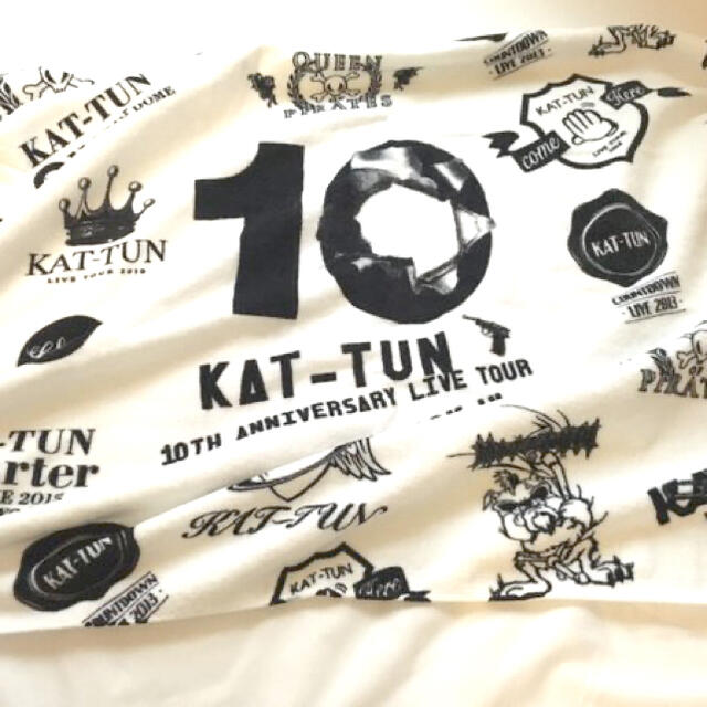 KAT-TUN10ksライブグッズバスタオル(白と黒)2枚セットタレントグッズ